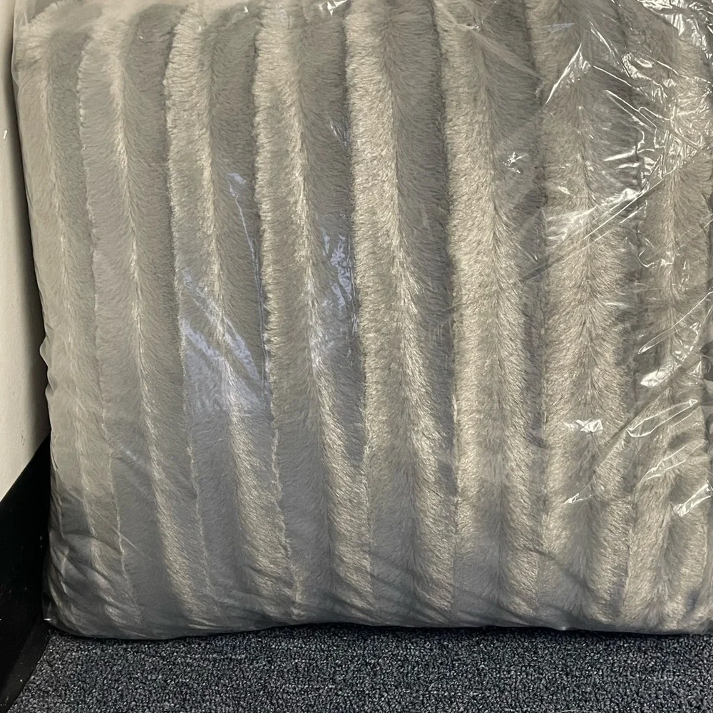 Madison Park 20” Gray Decorative Pillow. NIP